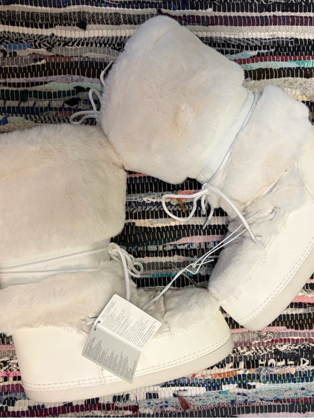 NEW Hello Kitty Snow Boots Forever 21 - Size 10 NWT - Picture 8 of 8